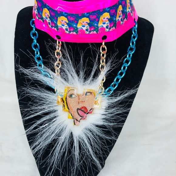 Alice in wonderland necklace - Picture 1 of 4